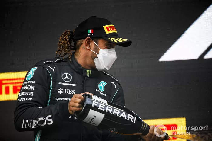 Podio: segundo lugar Lewis Hamilton, Mercedes
