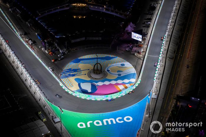 Sergio Pérez, Red Bull Racing RB19, Esteban Ocon, Alpine A523, Sergio Pérez, Red Bull Racing RB19