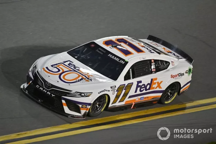 #11: Denny Hamlin (Gibbs-Toyota)