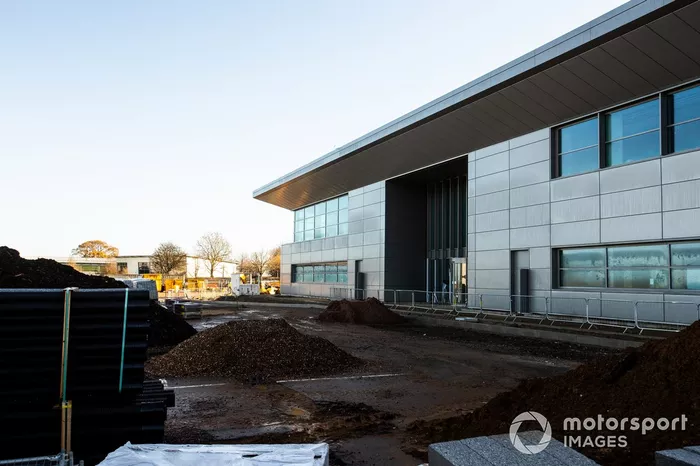 Visita a la fábrica de Aston Martin en Silverstone