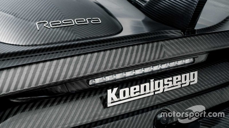 Koenigsegg Regera з чистим карбоновим кузовом