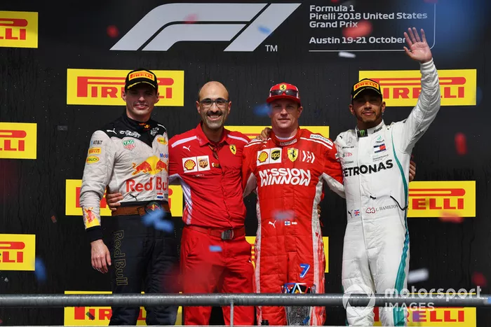 Podio: segundo lugar Max Verstappen, Red Bull Racing, ganador de la carrera Kimi Raikkonen, Ferrari y tercer lugar Lewis Hamilton, Mercedes AMG F1 con Carlo Santi, Ferrari ingeniero, 
