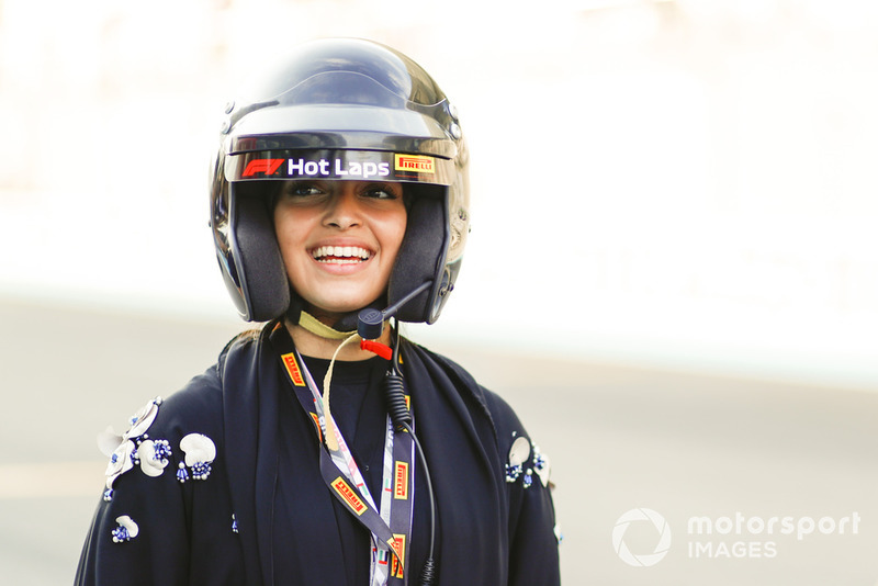 La pilote de F4 Amna Al Qubaisi se prépare pour un Hot Lap