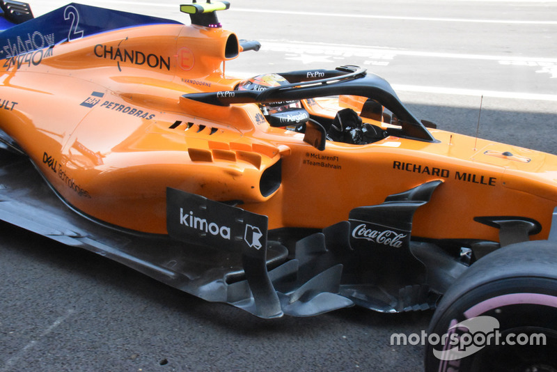 Vue latérale détaillée de la McLaren MCL33