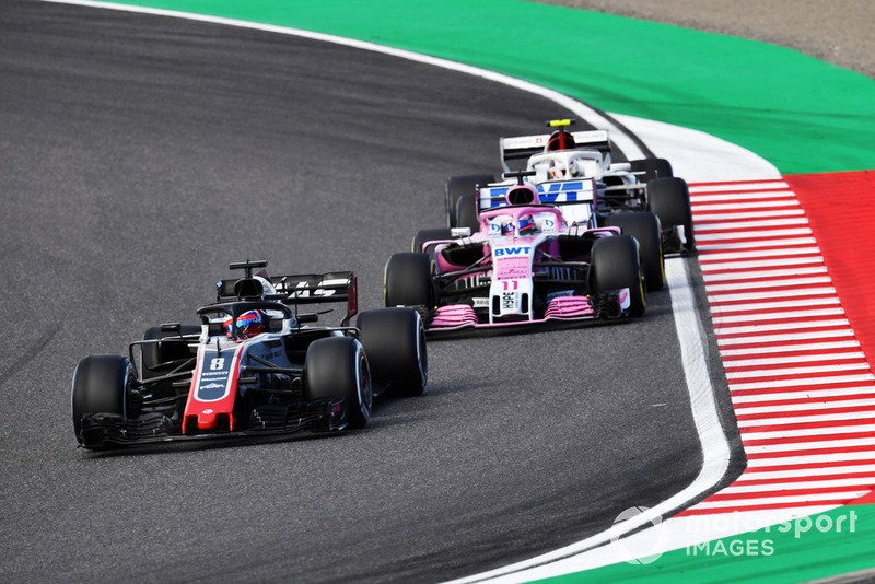 Romain Grosjean, Haas F1 Team VF-18, Sergio Perez, Racing Point Force India VJM11 and Charles Leclerc, Sauber C37 battle