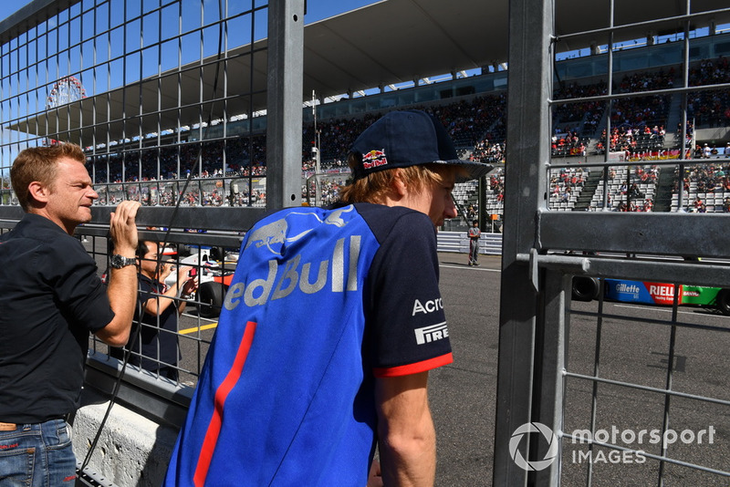 Brendon Hartley, Scuderia Toro Rosso suit les Legends F1 30th Anniversary Lap Demonstration