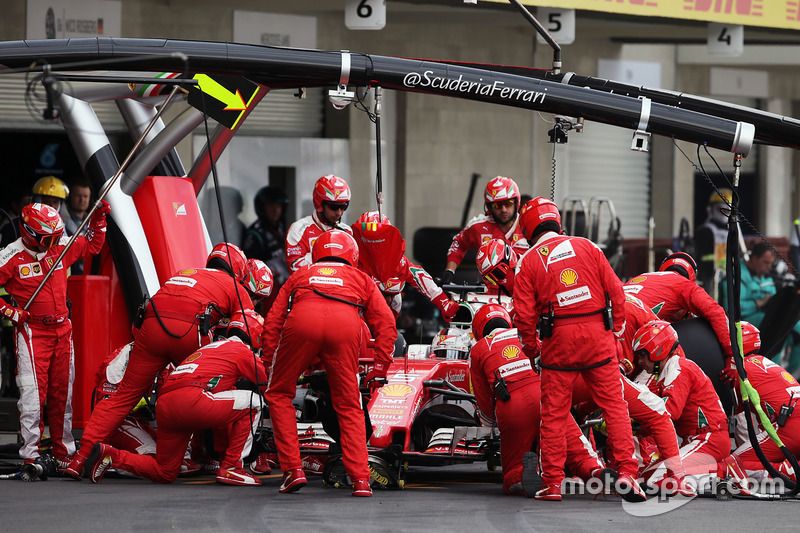 Sebastian Vettel, Ferrari SF16-H hace una pit stop