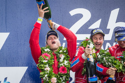 LMGT Am Podio: ganadores de clase #62 Scuderia Corsa Ferrari 458 Italia: Bill Sweedler, Jeff Segal,
