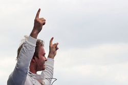 Ніко Росберг, Mercedes AMG F1 святкує перемогу у закритому парку