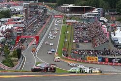 Старт гонки, #28 Belgian Audi Club Team WRT, Audi R8 LMS: Ніко Мюллер, Рене Раст, Лоранс Вантор