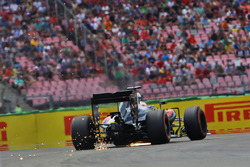 Fernando Alonso, McLaren MP4-31 saca chispas