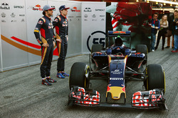 Макс Ферстаппен, Scuderia Toro Rosso и Карлос Сайнс мл., Scuderia Toro Rosso с машиной Scuderia Toro