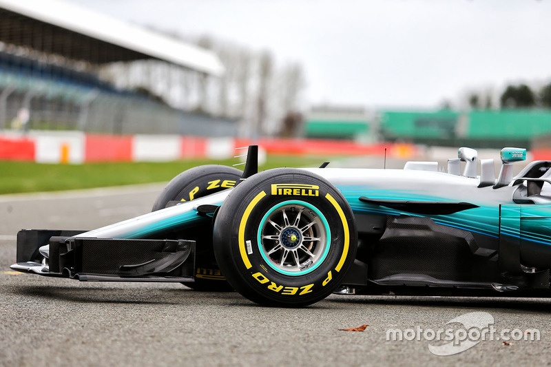 Mercedes AMG F1 W08 Hybrid front wing detail