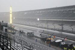 La pluie tombe sur l'Indianapolis Motor Speedway
