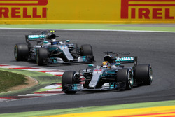 Lewis Hamilton, Mercedes-Benz F1 W08 devant Valtteri Bottas, Mercedes-Benz F1 W08