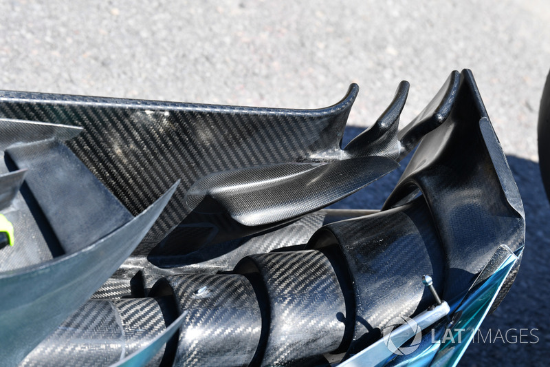 Mercedes-Benz F1 W08  front wing detail