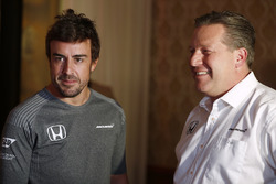 Fernando Alonso, McLaren; Zak Brown, McLaren-Chef