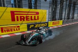 Lewis Hamilton, Mercedes-Benz F1 W08 Hybrid locks up