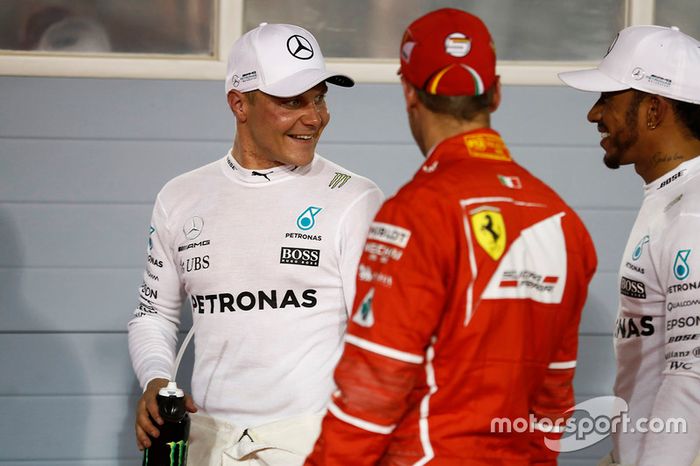 Ganador de la pole Valtteri Bottas, Mercedes AMG, segundo lugar de Lewis Hamilton, Mercedes AMG, tercer lugar Sebastian Vettel, Ferrari