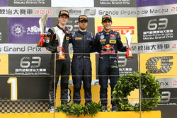 Podium: Race winner António Felix da Costa, Carlin Dallara Volkswagen; second place Callum Ilott, Van Amersfoort Racing Dallara Mercedes; third place Sérgio Sette Camara, Carlin Dallara Volkswagen
