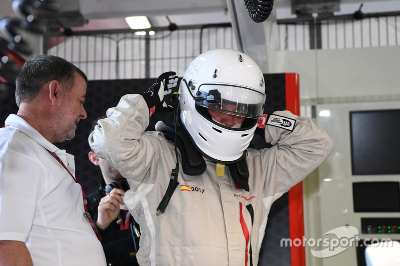 F1 Experiences 2-Seater passenger Will Buxton, NBC TV Presenter and Paul Stoddart