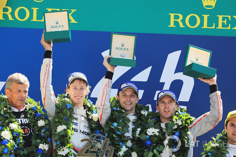 Podium: 1. Timo Bernhard, Earl Bamber, Brendon Hartley, Porsche Team