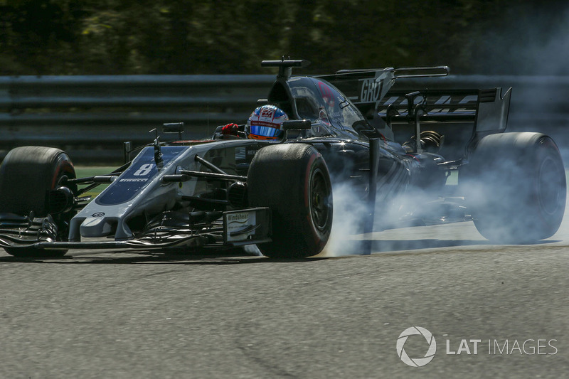 Romain Grosjean, Haas F1 Team VF-17  bloquea en la frenada