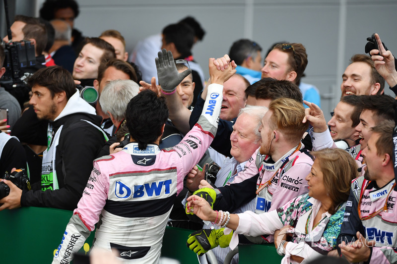 Sergio Perez, Force India, parc ferme'de podyumu kutluyor