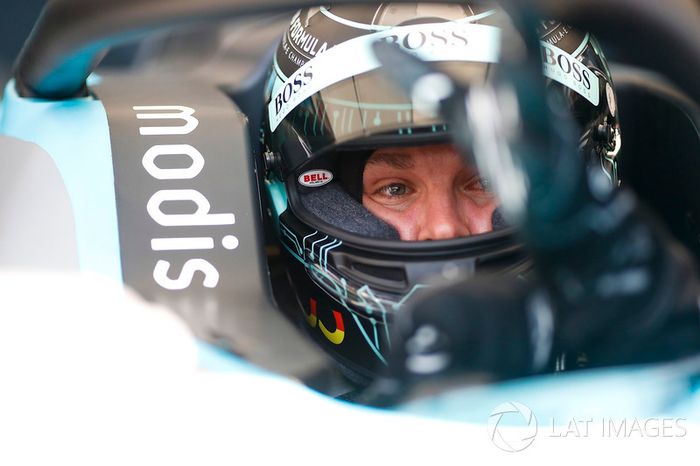 Nico Rosberg, campeón mundial de Fórmula 1, inversionista de Fórmula E, conduce el coche de la Fórmula E