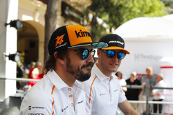 Гонщики McLaren Стоффель Вандорн и Фернандо Алонсо