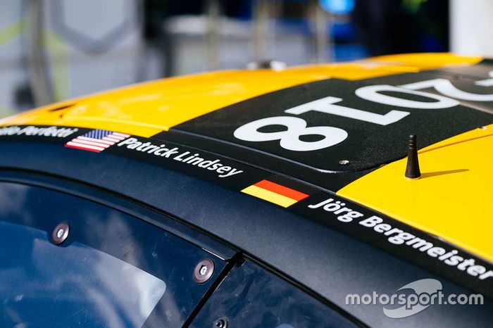 Detalle del #56 Team Project 1 Porsche 911 RSR