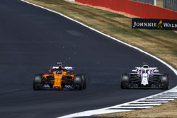 Fernando Alonso, McLaren MCL33 sparks ands with Lance Stroll, Williams FW41