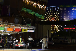 #7 Toyota Gazoo Racing Toyota TS050: Mike Conway, Kamui Kobayashi, Jose Maria Lopez, pit stop