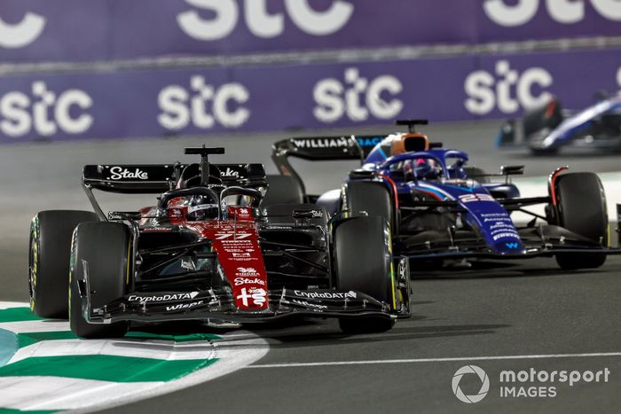 Valtteri Bottas, Alfa Romeo C43, Alex Albon, Williams FW45