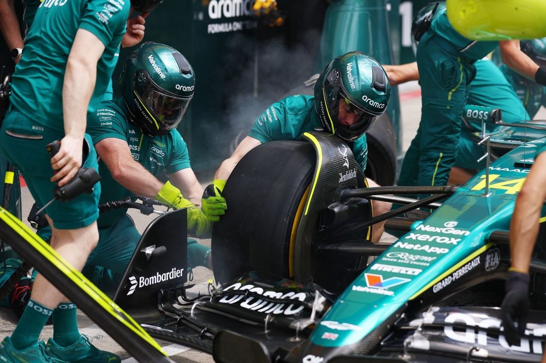 Aston Martin F1 Team Pitstop practice
