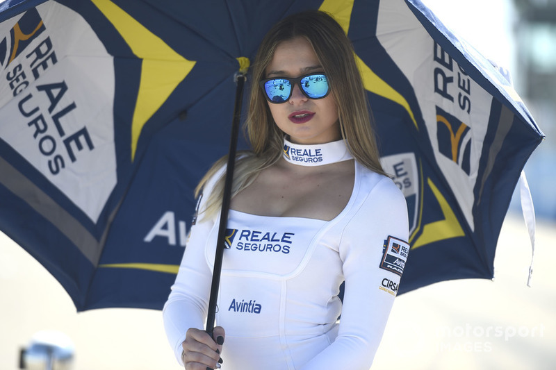 Una chica de la parrilla