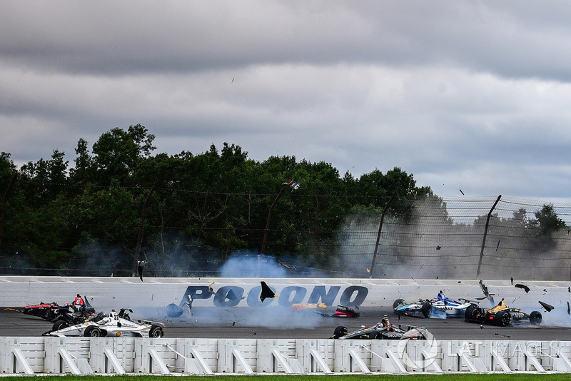 Аварія: Роберт Вікенс, Schmidt Peterson Motorsports Honda, Джеймс Хінчкліфф, Schmidt Peterson Motorsports Honda, Райан Хантер-Рей, Andretti Autosport Honda, П'єтро Фіттіпалді, Dale Coyne Racing Honda