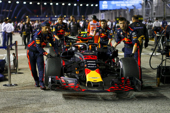 Max Verstappen, Red Bull Racing RB14 on the grid