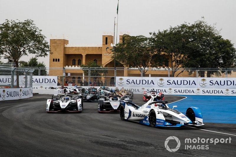 Antonio Felix da Costa, BMW I Andretti Motorsports, BMW iFE.18 Sébastien Buemi, Nissan e.Dams, Nissan IMO1, Jose Maria Lopez, GEOX Dragon Racing, Penske EV-3 at the start