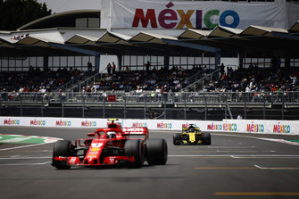 Kimi Raikkonen, Ferrari SF71H, Nico Hulkenberg, Renault Sport F1 Team R.S. 18