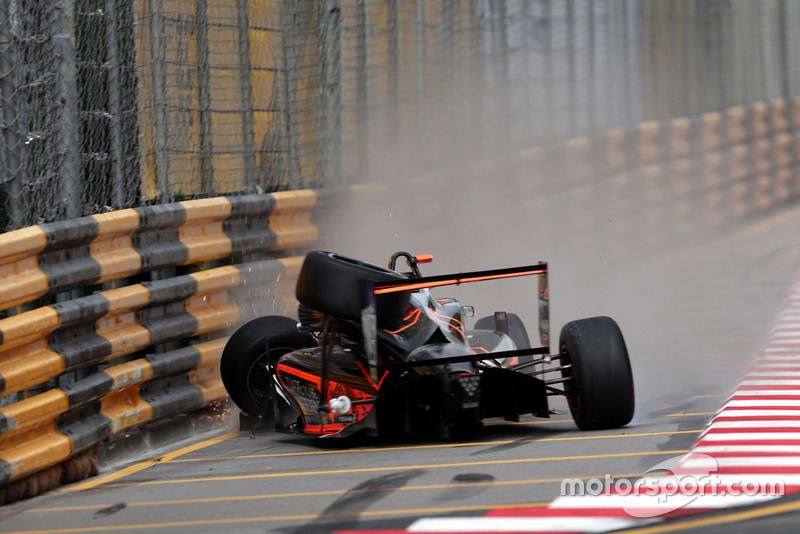 Авария: София Флёрш, Van Amersfoort Racing
