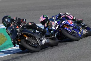 Lewis Hamilton prova la Yamaha Superbike