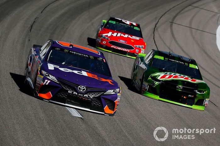 Denny Hamlin, Joe Gibbs Racing, Toyota Camry FedEx Office, Chase Elliott, Hendrick Motorsports, Chevrolet Camaro Mountain Dew, and Kurt Busch, Stewart-Haas Racing, Ford Fusion Haas Automation/Mobil 1