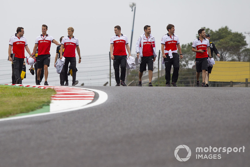 Marcus Ericsson, Sauber on track walk