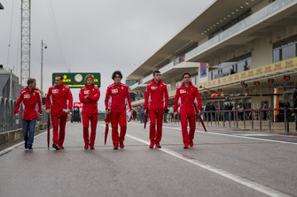 Sebastian Vettel, Ferrari, ispeziona il circuito