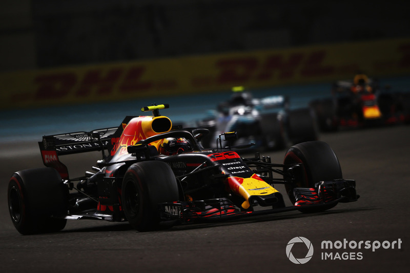 Макс Ферстаппен, Red Bull Racing RB14, Валттери Боттас, Mercedes AMG F1 W09, и Даниэль Риккардо, Red Bull Racing RB14
