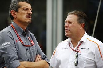 Guenther Steiner, Team Principal, Haas F1, and Zak Brown, Executive Director, McLaren Racing