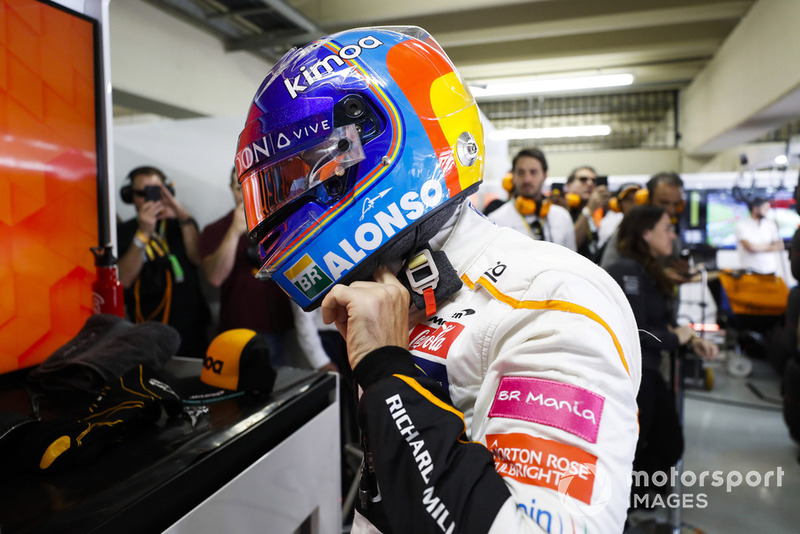 Fernando Alonso, McLaren, ajuste son casque