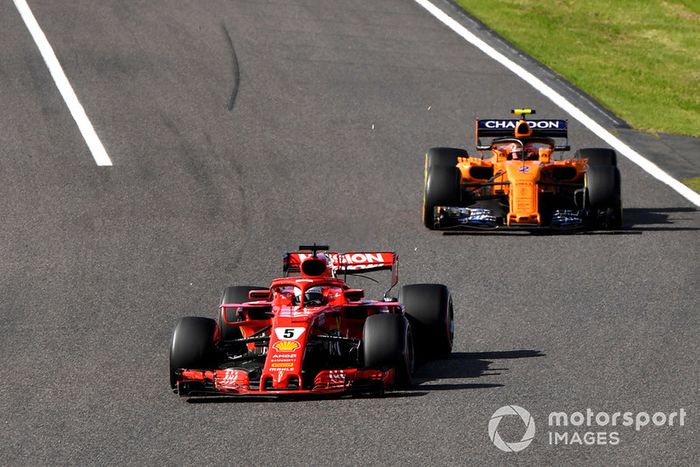 Sebastian Vettel, Ferrari SF71H y Stoffel Vandoorne, McLaren MCL33