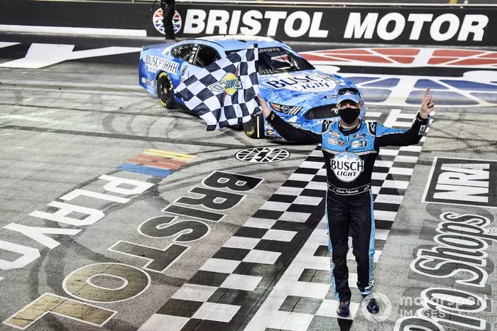 Ganador Kevin Harvick, Stewart-Haas Racing, Ford Mustang